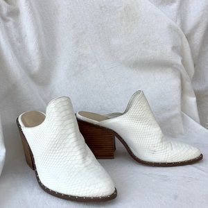Chinese Laundry snakeskin white slide sandals